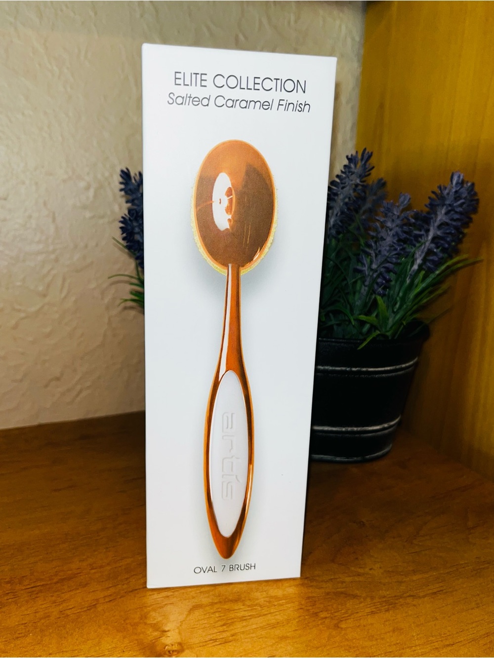 artis Oval 7 Makeup Brush in Salted Caramel Finish